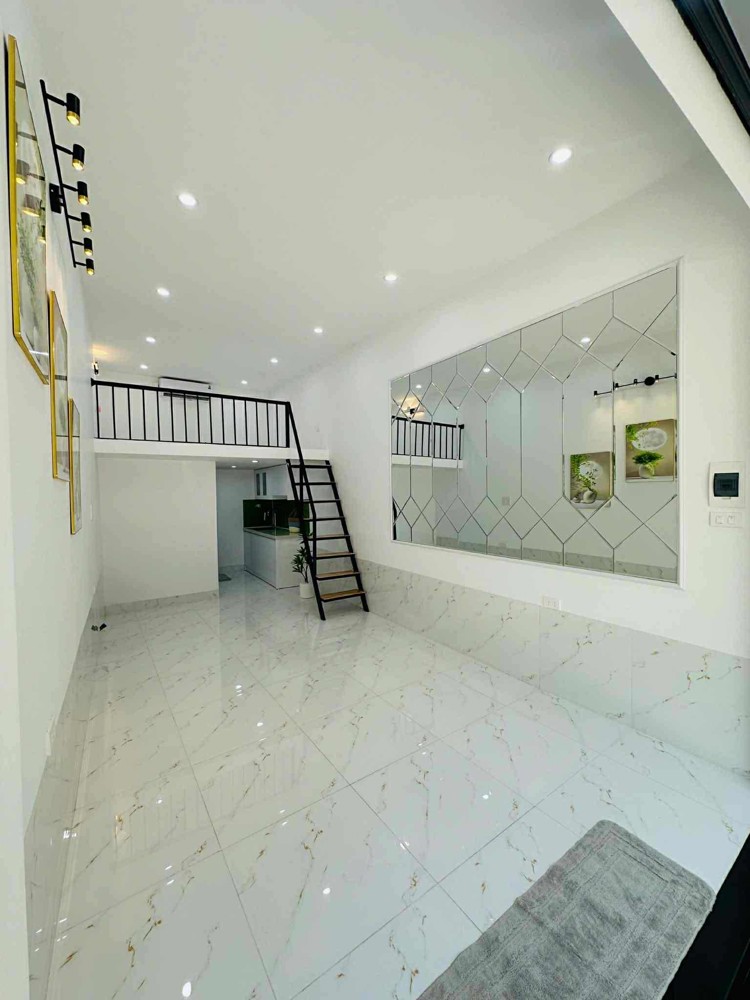 Mặt phố Nguyễn Quý Đức kinh doanh toàn bộ sản phẩm