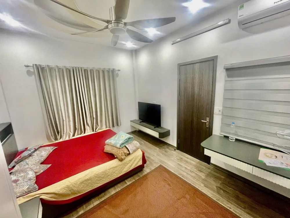 Bán Nhà Đê La Thành Nhỏ 37m2. 6 tầng. mặt tiền 4.2m. giá 10.5 tỷ Đống Đa Hà Nội
