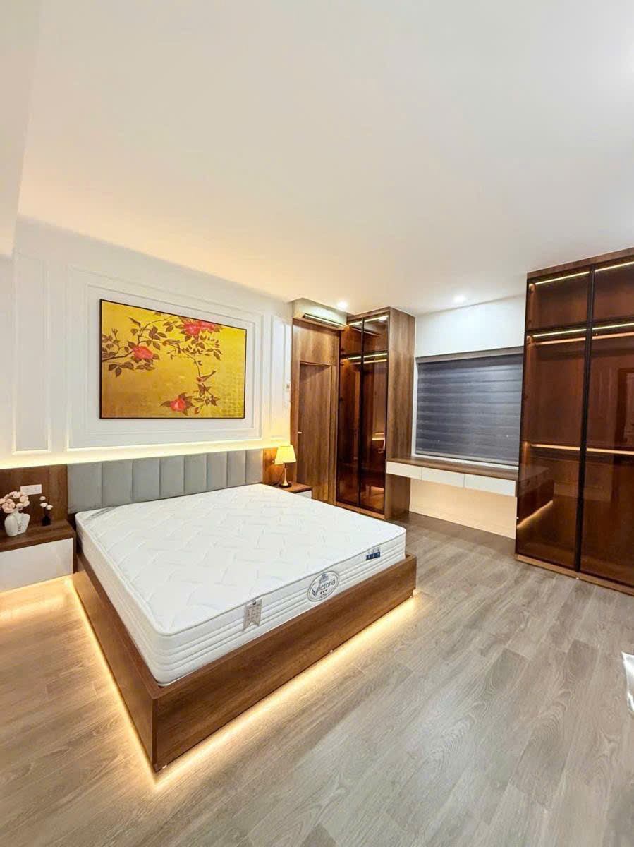 Nhà Mặt Phố Tây Sơn - 114m2 - Giá 43 Tỷ - Vị Trí Đắc Địa
