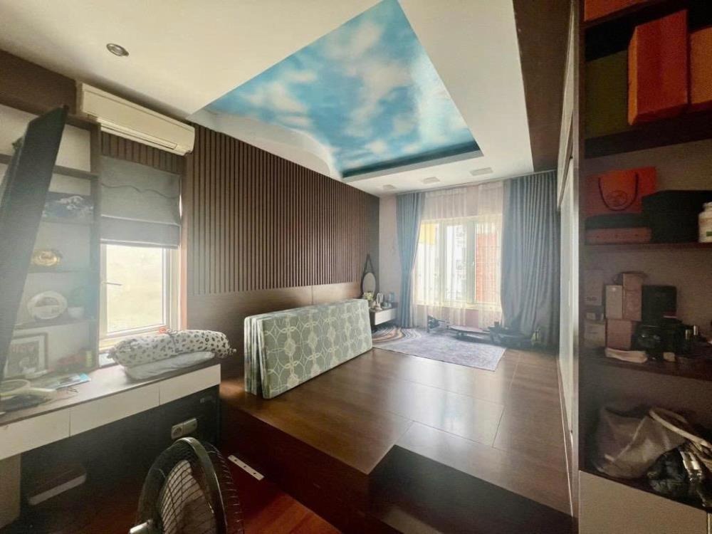 Nhà Lô Góc Ngã Tư Sở - 53m2 - Oto Đỗ Cửa - Giá 13.9 Tỷ