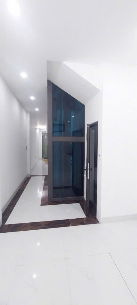 Bán Nhà Xuân La 54m, 5 tầng thang máy, oto đỗ cửa đường trước nhà 5m!
