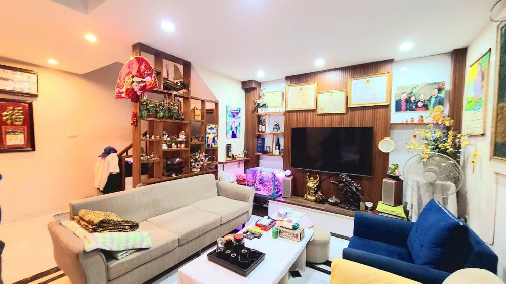 Bán nhà Ngọc Lâm 30m 6 tầng MT6m ô tô thông hơn 7 tỷ