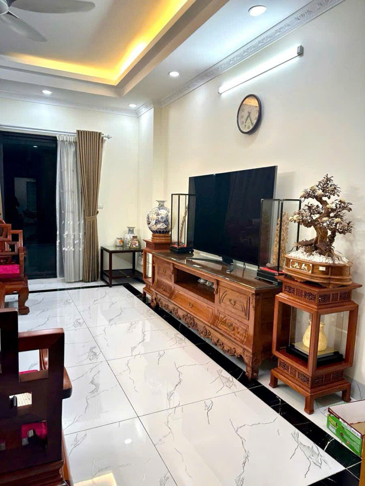 Bán nhà Hoàng Như Tiếp 75m 6 tầng thang máy MT4.5m gara ô tô hơn 21 tỷ