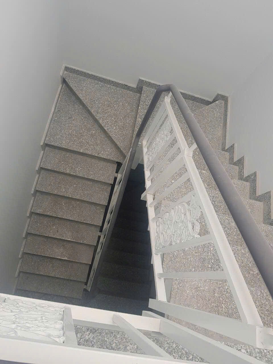 Bán nhà CHDV Quận 5 - 11 phòng, Thu nhập 40 triệu/tháng - Nguyễn Thời Trung