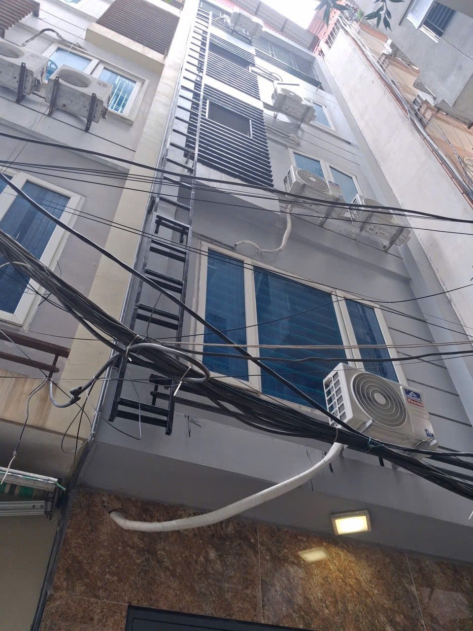 Bán Nhà Phạm Văn Đồng 6 Tầng Full Nội Thất - Dòng Tiền 360tr/Năm - 8.6 Tỷ