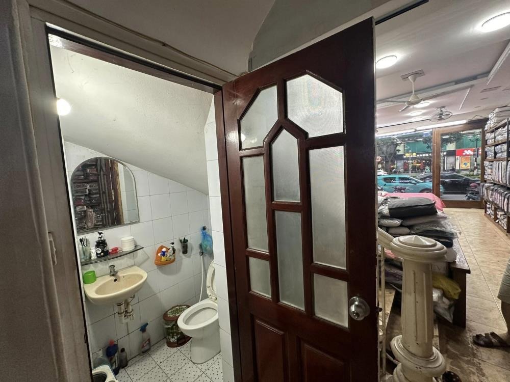 Bán nhà mặt phố Lê Văn Lương, Cầu Giấy - 51m2, 5 tầng, 29.5 tỷ (TL)