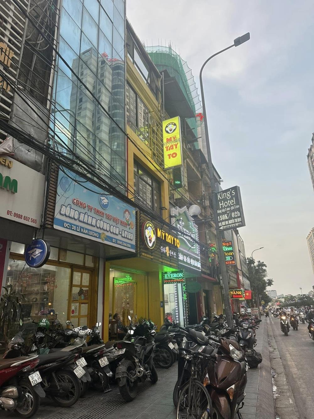 Bán nhà mặt phố Lê Văn Lương, Cầu Giấy - 51m2, 5 tầng, 29.5 tỷ (TL)