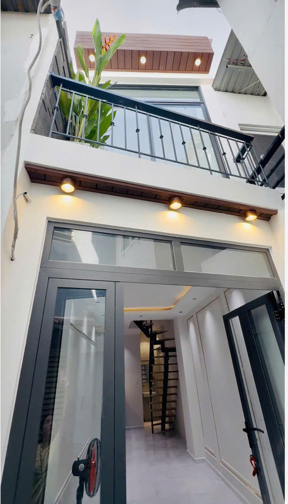 2.75 tỷ Bán nhà đẹp nhỏ gọn Ba Đình P8Q8