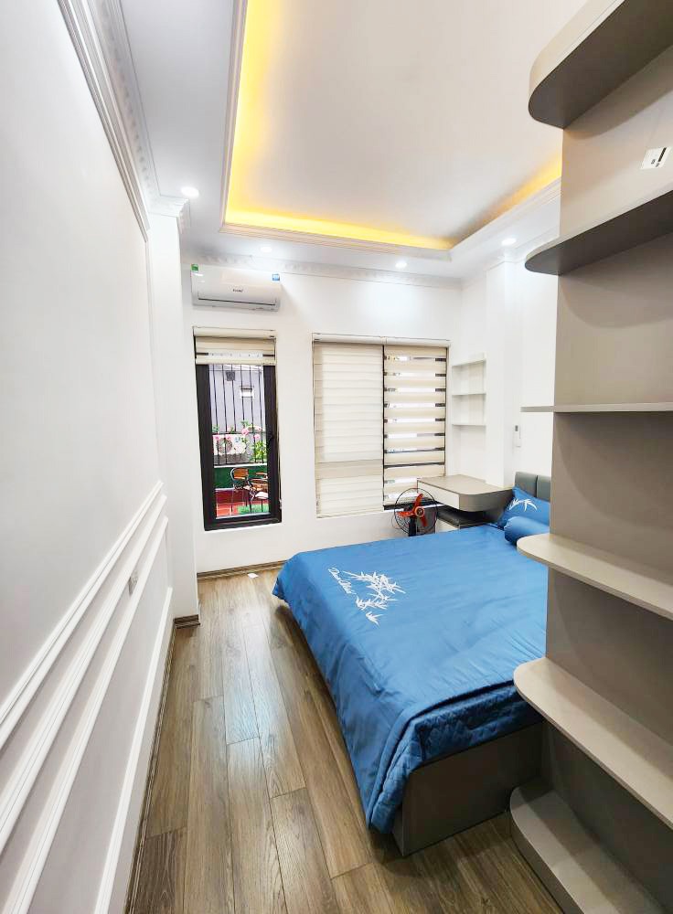Nhà Đội Cấn Mặt Phố - Vị Trí Đắc Địa - 23m2 - 7.85 Tỷ