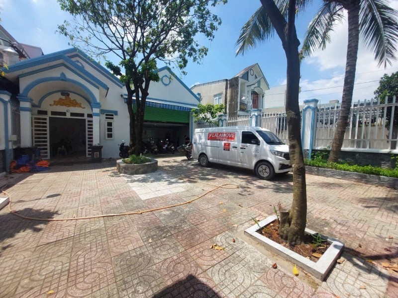 Bán nhà 390m² Dĩ An,Ngang KHỦNG 12M,SHR đường xe hơi 2 chiều,giá đầu tư
