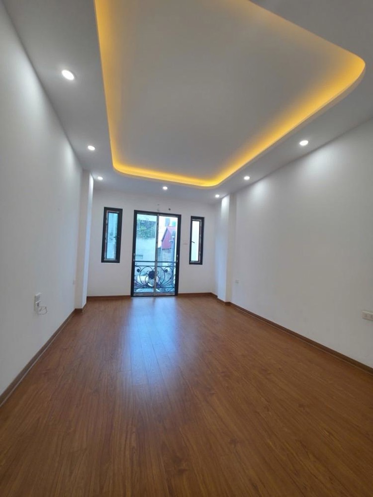 Bán nhà Văn Tiến Dũng 40m2, 5 tầng, ô tô tránh, gần công viên Hà Nội
