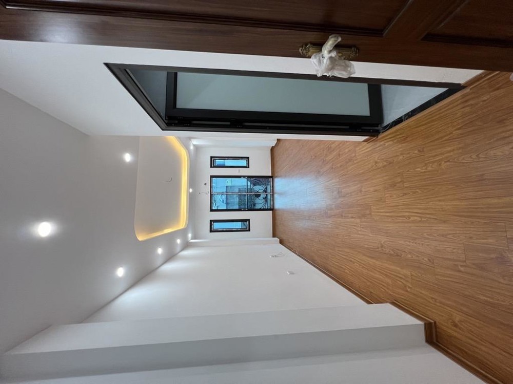Bán nhà Văn Tiến Dũng 40m2, 5 tầng, ô tô tránh, gần công viên Hà Nội