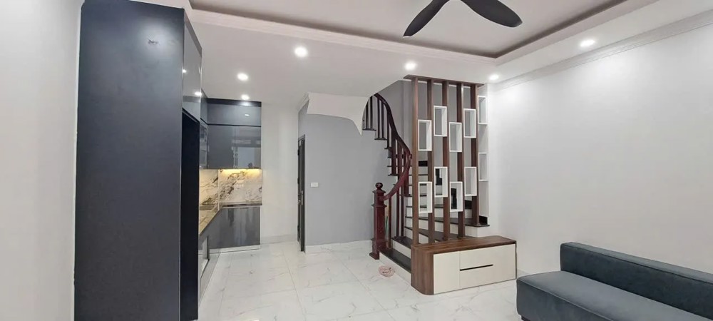 BÁN NHÀ MỚI- ĐẸP Phố Nguyễn Văn Cừ 38m2 X 5 tầng 7.6 tỷ Long Biên Hà Nội