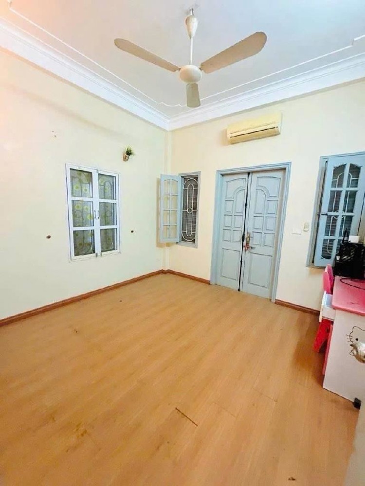 Bán nhà Văn Tiến Dũng 38m2, 5 tầng, ô tô đỗ cửa, gần Đại học Mỏ Địa chất