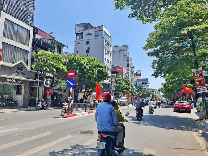 MẶT PHỐ SỔ VUÔNG - ĐẸP NHẤT TÔN ĐỨC THẮNG - 55M² - MT 5.3M - 2 MẶT THOÁNG - VỈA HÈ RỘNG