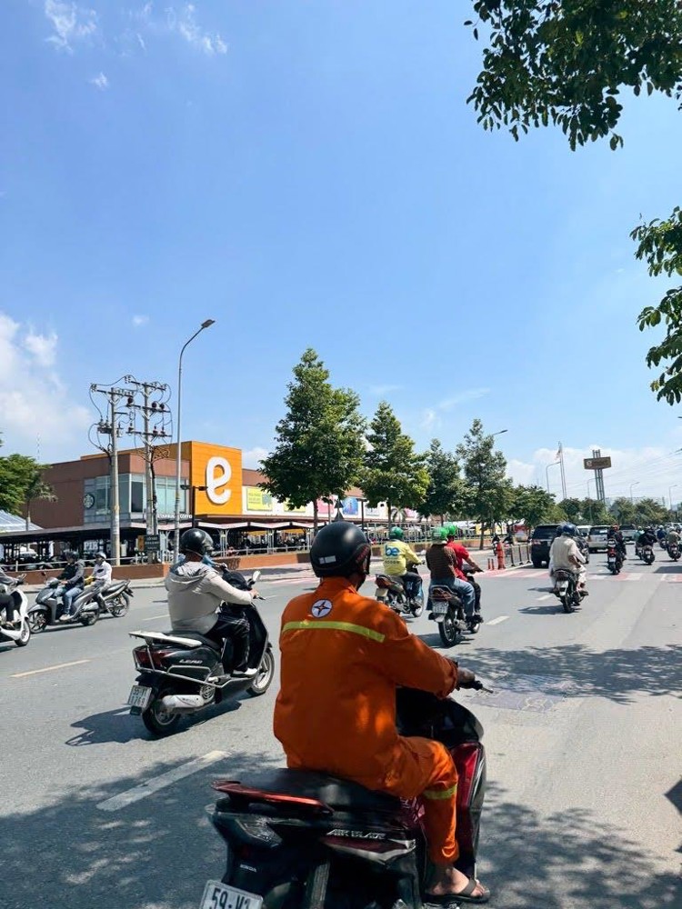 BÁN NHÀ HẺM XE HƠI NGAY EMART PHAN VĂN TRỊ, GÒ VẤP, 50M², 3 TẦNG, CHỈ 7.8 TỶ TL