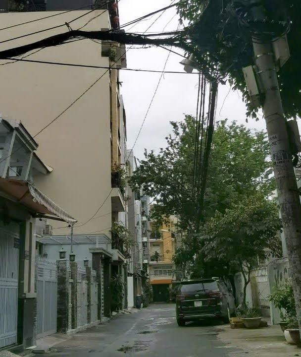 BÁN NHÀ HẺM XE HƠI NGAY EMART PHAN VĂN TRỊ, GÒ VẤP, 50M², 3 TẦNG, CHỈ 7.8 TỶ TL