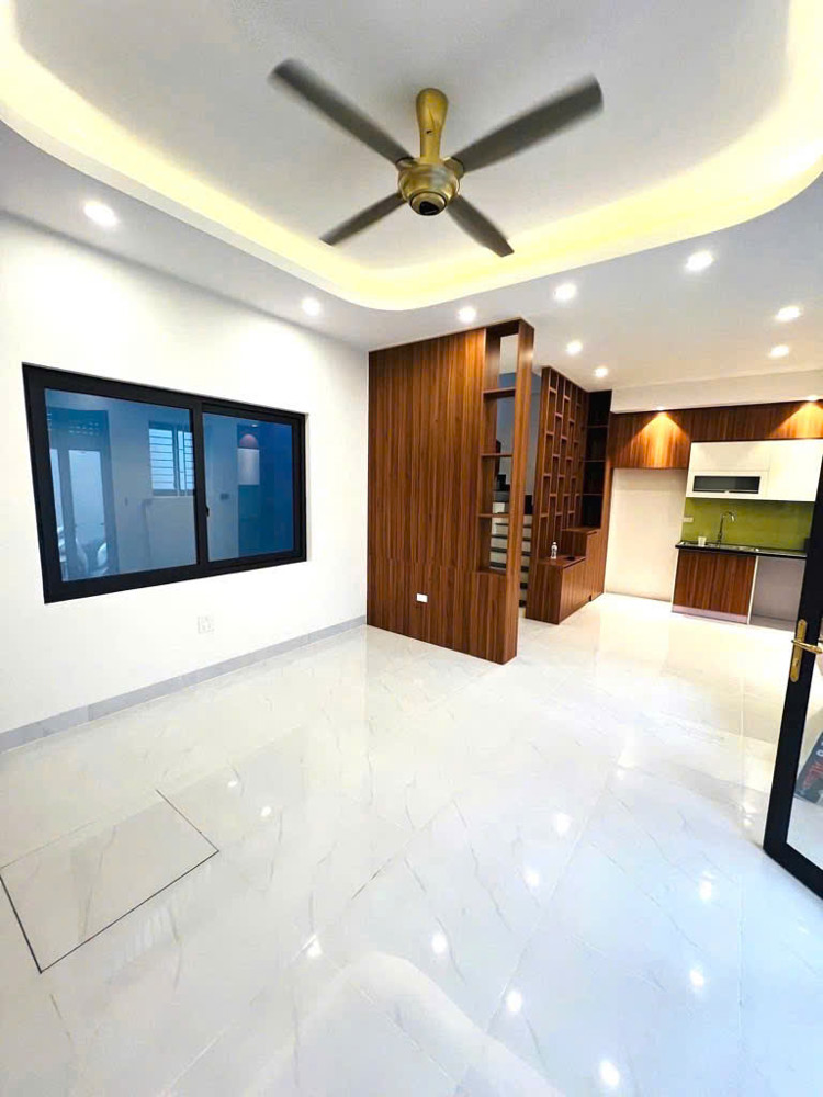 Bán Nhà Lạc Long Quân 72m, 5 tầng, MT 6.5m, Thiết kế hiện đại, đầu đủ nội thất sang xin!