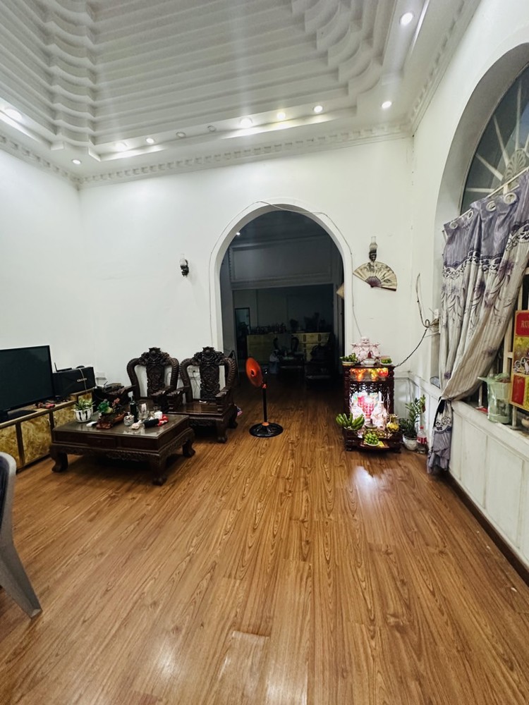 Bán nhà Măt tiền , Tân Hiệp 19,Hóc Môn  300m2, 2 tầng, 5PN, SH, giá 12 tỷ