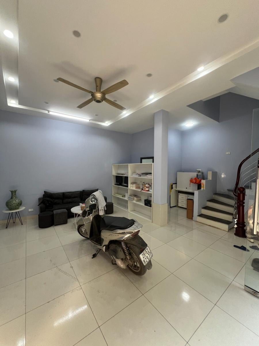 Bán nhà ngõ 88 Trung Kính, Cầu Giấy - 50m², 4 tầng, MT 6.3m, Ô tô tránh nhau, Giá 20 tỷ