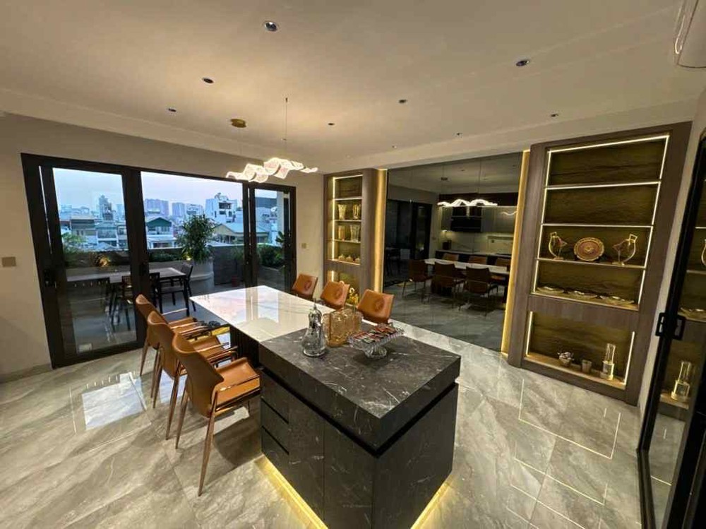 nhà đẹp Ngọc Thuỵ, 7 tầng thang máy, MT 5.7m, gara 2 xe 7 chỗ, kinh doanh, full nội thất