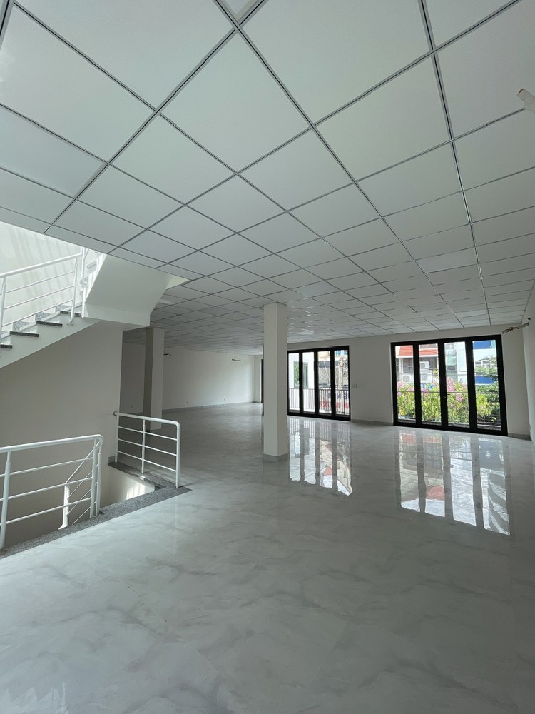 cho thuê nhà mặt tiền nguyên căn đường lê đinh thám giao duy tân 3 tầng dt 600 m2
