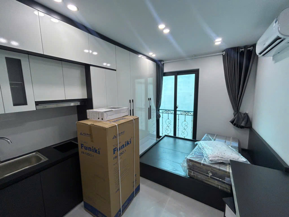 Bán Nhà Lạc Long Quân , 67m, 7 tầng, căn hộ dịch vụ víp 22 phòng khép kín, thang máy. Full nội thất!