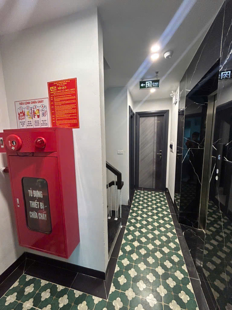 Bán Nhà Lạc Long Quân , 67m, 7 tầng, căn hộ dịch vụ víp 22 phòng khép kín, thang máy. Full nội thất!
