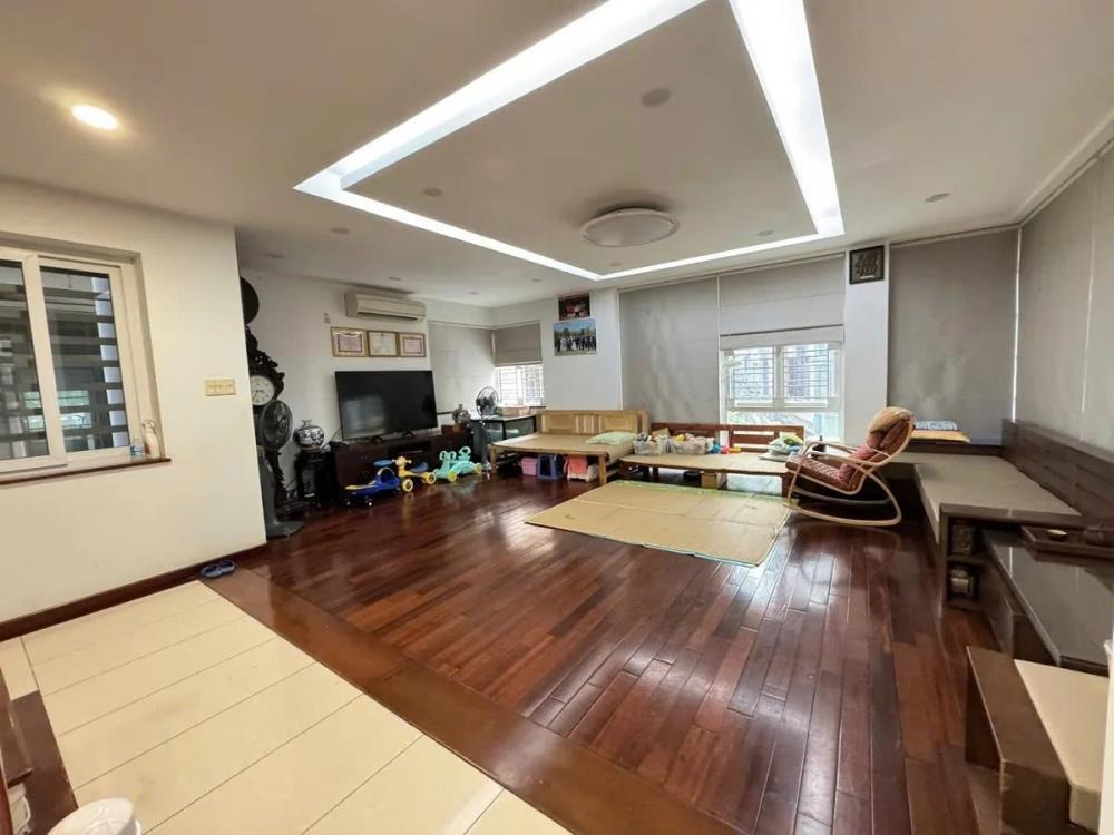Bán nhà lô góc Trung Kính 78m², 6 tầng, Mặt tiền 12.5m - 35 tỷ
