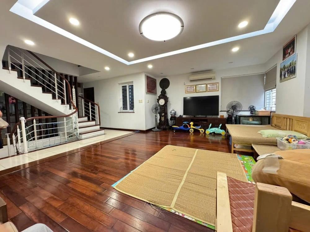Bán nhà lô góc Trung Kính 78m², 6 tầng, Mặt tiền 12.5m - 35 tỷ