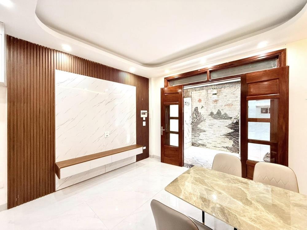 Bán nhà 6 tầng, thang máy, mặt tiền đẹp - Văn Chương, Đống Đa