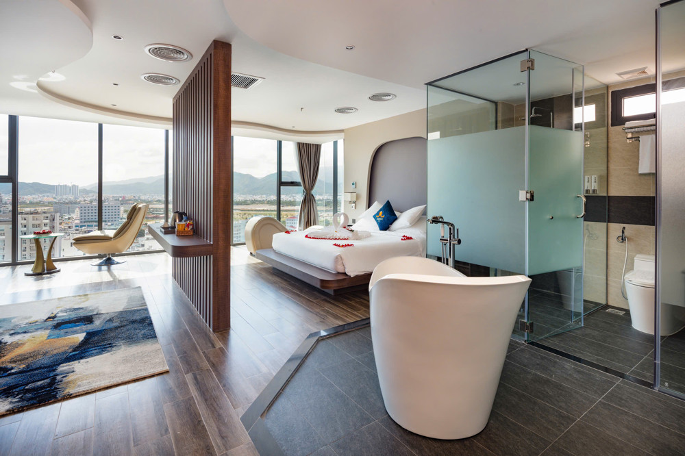 Chuyển nhượng KHÁCH SẠN 3 sao mặt tiền đường BIỆT THỰ  Phố Tây TP Nha Trang Diện tích 142m2 Giá bán