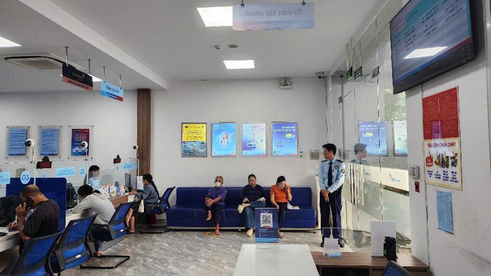 BÁN NHÀ (10X18) MT LÊ THỊ RIÊNG (10x18) – ĐANG CHO NGÂN HÀNG THUÊ – GẦN UBQ
