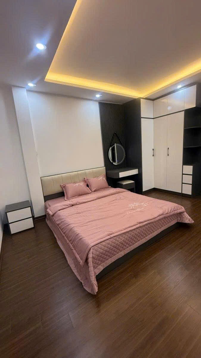 Bán nhà Vĩnh Hưng giá 6.7 tỷ - Ô tô đỗ cổng, full nội thất, 2 thoáng
