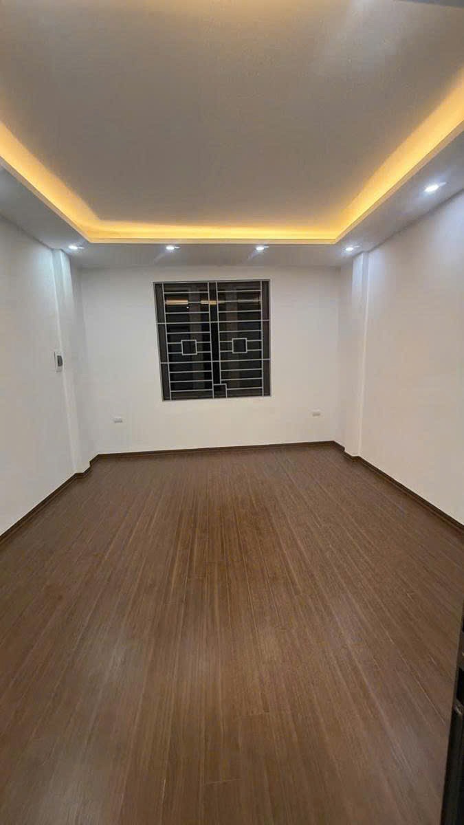 Bán nhà Vĩnh Hưng giá 6.7 tỷ - Ô tô đỗ cổng, full nội thất, 2 thoáng