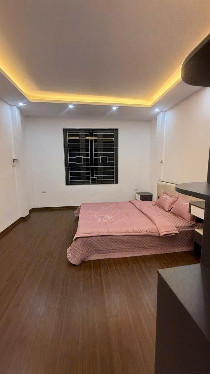 Bán nhà Vĩnh Hưng giá 6.7 tỷ - Ô tô đỗ cổng, full nội thất, 2 thoáng