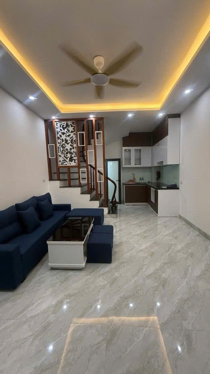 Bán nhà Vĩnh Hưng giá 6.7 tỷ - Ô tô đỗ cổng, full nội thất, 2 thoáng