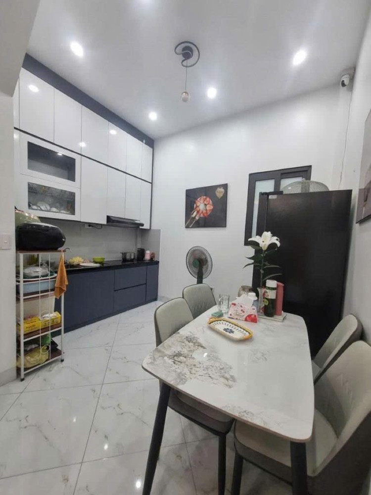 12,8 Tỷ. Liền kề KĐT mới Đại Kim, 40m*7 tầng, mặt tiền 4m, ngõ thông. Kinh doanh đỉnh