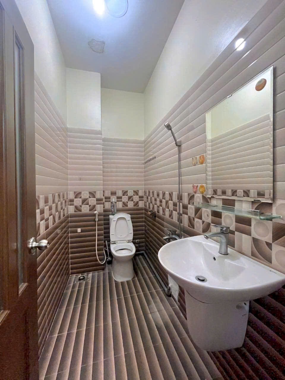 Bán Căn Góc 5 Tầng, Có Thang Máy, Đường Đồng Nai, Quận 10 - Dòng Tiền Ổn Định
