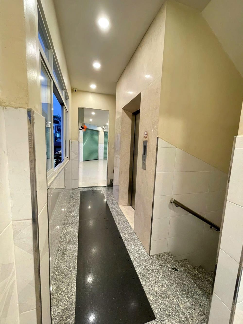 Bán Căn Góc 5 Tầng, Có Thang Máy, Đường Đồng Nai, Quận 10 - Dòng Tiền Ổn Định