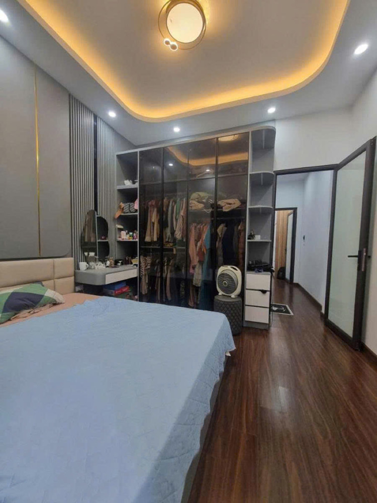 18,5 Tỷ, nhà phân lô, mới, đẹp 75m*4 tầng, mặt tiền 5m, ngõ thông; ô tô vào nhà