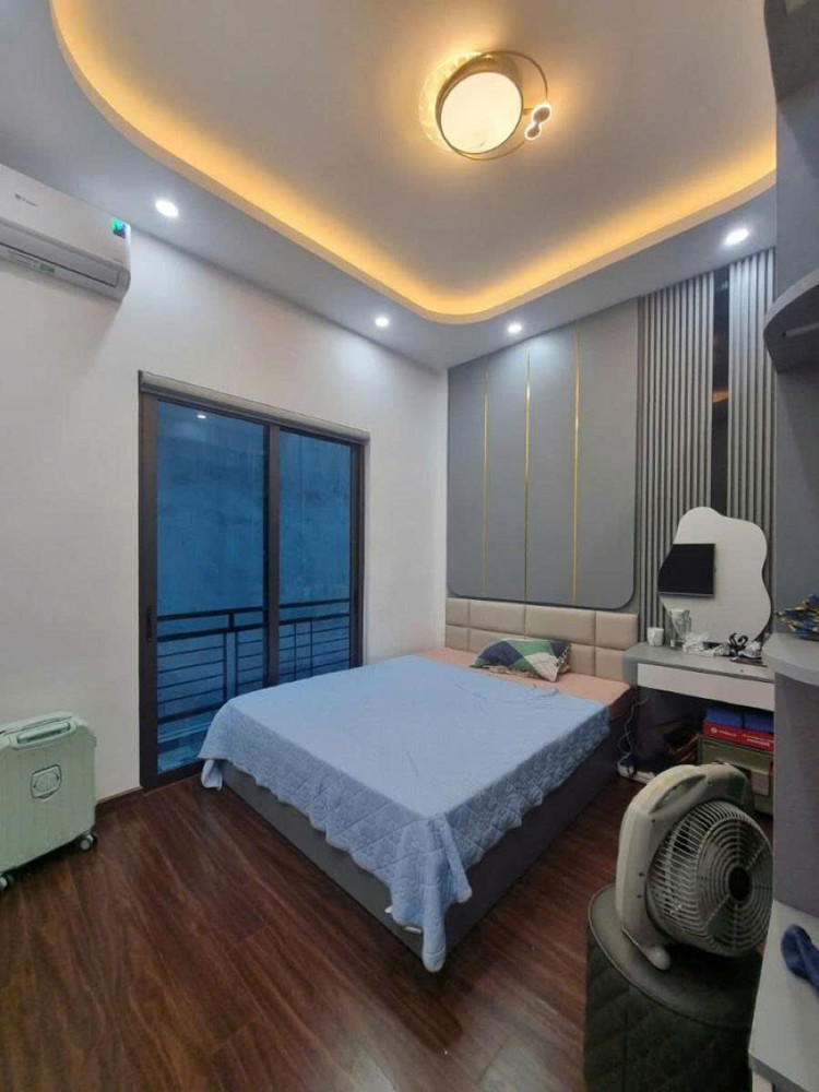 18,5 Tỷ, nhà phân lô, mới, đẹp 75m*4 tầng, mặt tiền 5m, ngõ thông; ô tô vào nhà