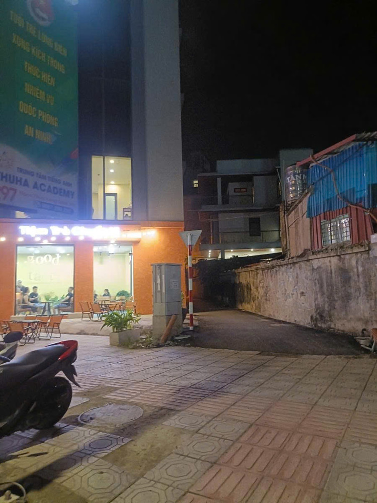 Nhà đẹp dân xây 3 tầng, ngõ ô tô 7 chỗ thông, ngõ nông ngắn