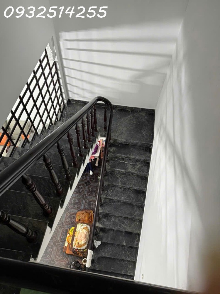Bán nhà mặt phố Dương Quảng Hàm, Cẩm Lệ, Đà Nẵng. DT 72m2, 2 tầng, 3PN. Giá 7.4 tỷ, Sổ Đỏ. LH: