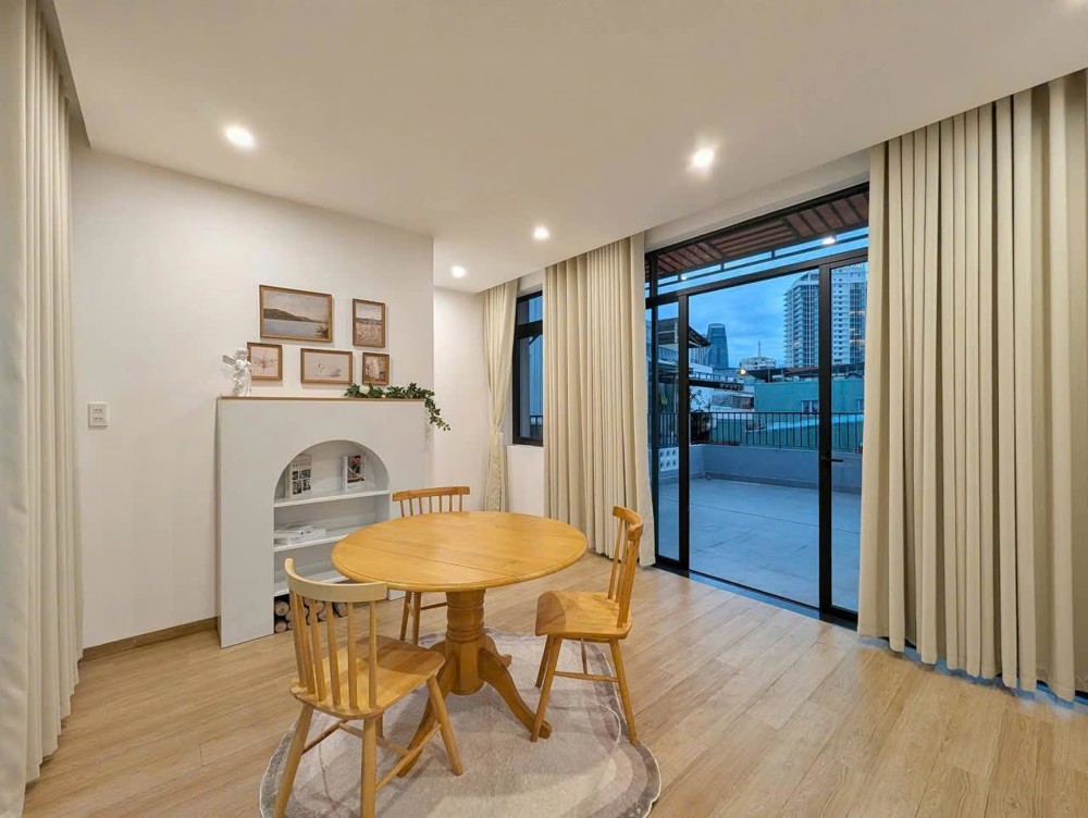 Bán nhà mặt phố Võ Nguyên Giáp, Ngũ Hành Sơn, Đà Nẵng. DT 140m2, 3 tầng, 4PN, Sổ Đỏ. Giá 33 tỷ. LH: