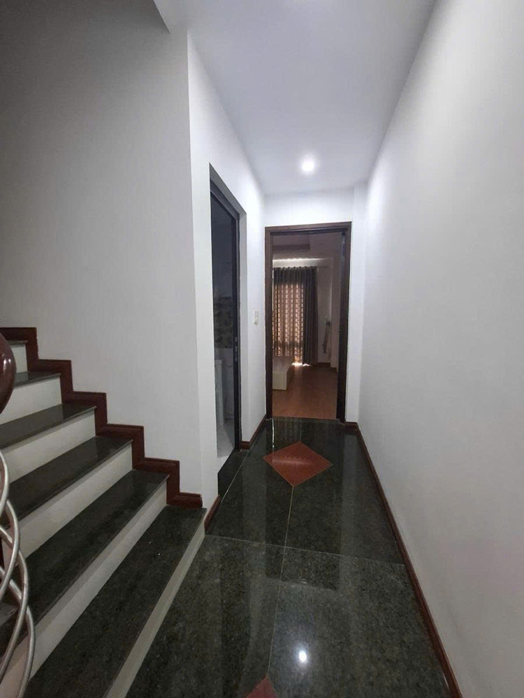 Bán nhà trong ngõ phường Việt Hưng Long Biên