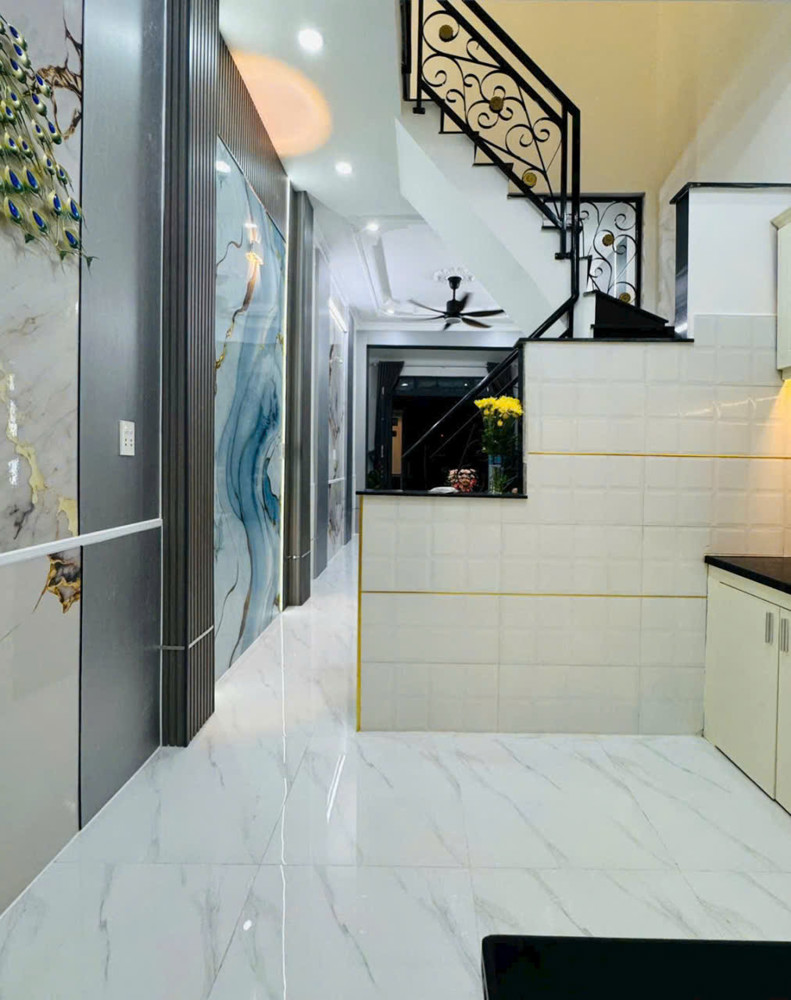 Bán nhà đướng Bừi Quang Là, giá chỉ 4 tỷ 250 triệu, Ở ngay, hẻm xe hơi