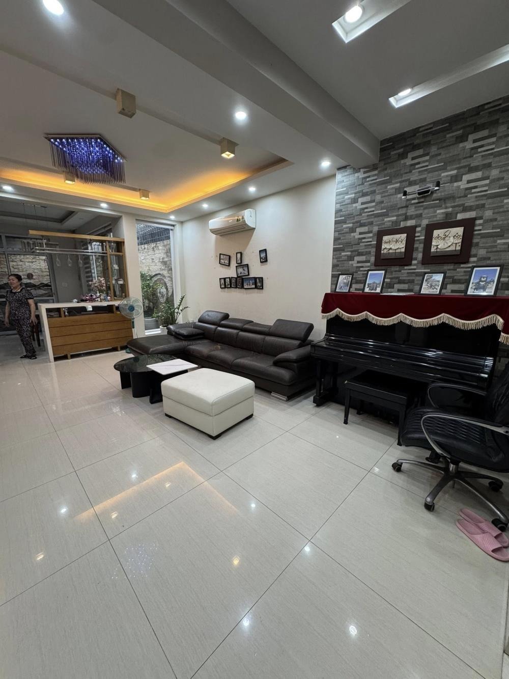 Bán Biệt Thự Hoàng Ngân Yên Hòa - 133m2, 3 Tầng, Ô Tô Vào Nhà - 40 Tỷ