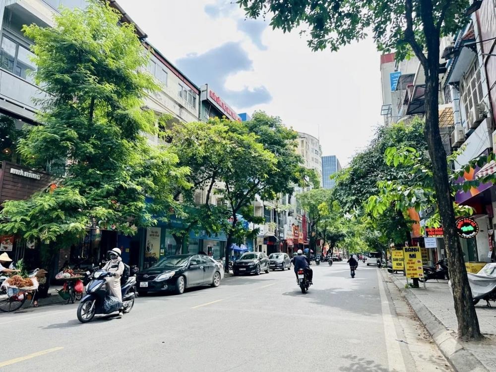 Nhà Phố Lạc Trung - Thanh Nhàn: 75m², 6 Tầng, Gara 2 Ô Tô - Giá 24 Tỷ
