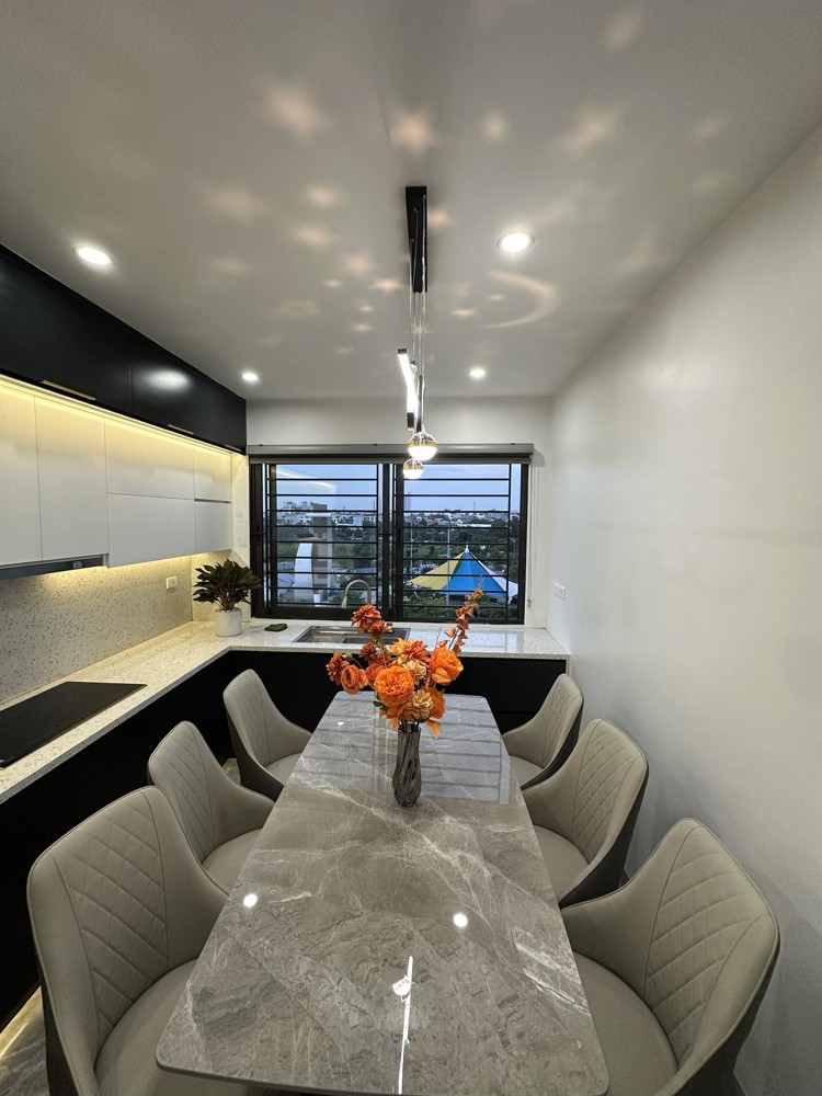 Bán nhà đẹp 45m2 6 tầng thang máy Lê Thanh Nghị, ô tô đỗ cửa, vỉa hè thông thoáng
